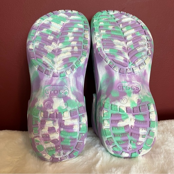 CROCS women’s classic platform marbled clogs shoes, size 8, green & purple - Picture 6 of 9